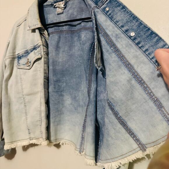 Venus Women's Blue Acid Wash Denim Style Fringed Bottom Jacket Size Medium - Picture 5 of 9